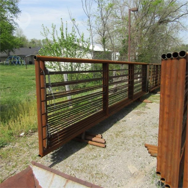(5) 24FT HEAVY DUTY SELF STANDING PANELS - 5X TIME Used Fencing Building Supplies auction results