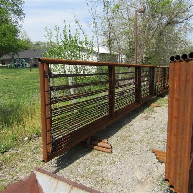 (5) 24FT HEAVY DUTY SELF STANDING PANELS - 5X TIME Used Fencing Building Supplies auction results