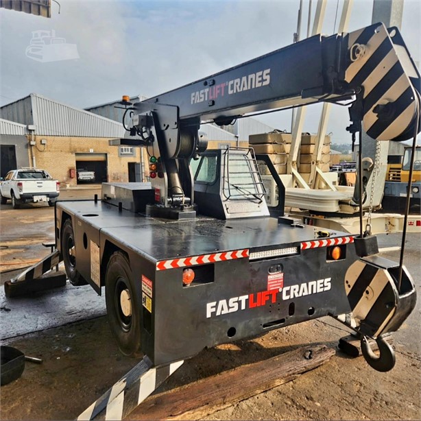 2006 SHUTTLELIFT 3330FL Used Carry Deck Cranes / Pick and Carry Cranes for sale