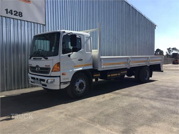 2017 HINO 500 1326 Gebraucht Pritschen LKW mit Bordwände zum verkauf
