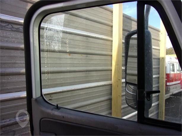 2009 FREIGHTLINER COLUMBIA 120 Used Glass Truck / Trailer Components for sale