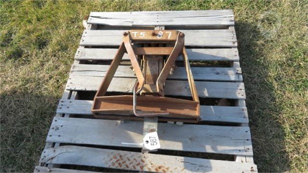 SPRING LOADED HITCH Used Other Truck / Trailer Components auction results