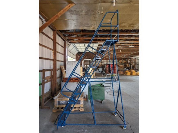 10 STEP ROLLING LADDER Used Ladders / Scaffolding Shop / Warehouse auction results
