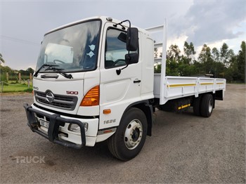 2016 HINO 500 1626 Gebraucht Pritschen LKW mit Bordwände zum verkauf