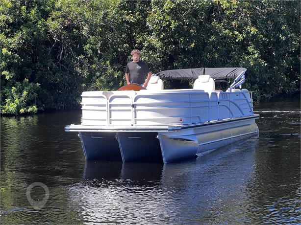 2023 INTERNATIONAL LEXINGTON 321HPT CRUISE New Pontoon / Deck Boats for sale