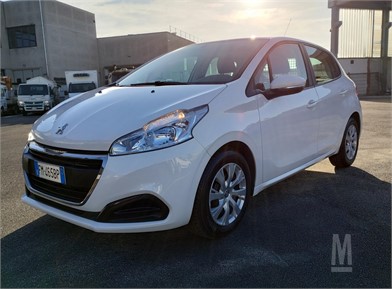 Peugeot Nuova 208 new on Auto M.AR. Srl, official Peugeot dealership:  offers, promotions, and car configurator.