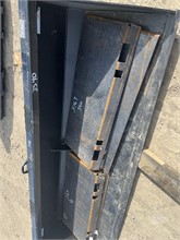 (4) NEW SKID STEER PLATES 中古 バケット、その他