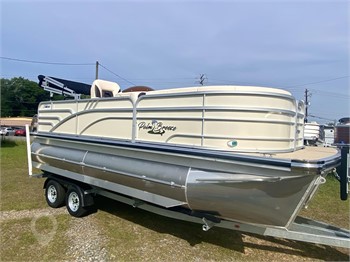 2024 INTERNATIONAL LEXINGTON 320 HPT CRUISE TRI-TOON New Pontoon / Deck Boats for sale