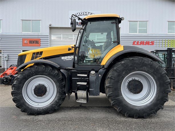 2011 JCB FASTRAC 8250 Used 175 HP to 299 HP Tractors for sale