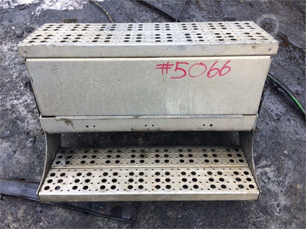 1999 FREIGHTLINER Used Battery Box Truck / Trailer Components for sale