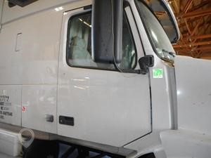 2009 VOLVO VNL670 Used Door Truck / Trailer Components for sale