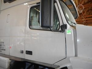 2009 VOLVO VNL670 Used Door Truck / Trailer Components for sale