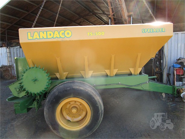 LANDACO TS500 Used Trailing Dry Fertiliser Spreaders for sale