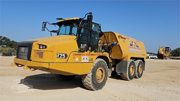 2022 CATERPILLAR 725 Used Truck Water Equipment for hire