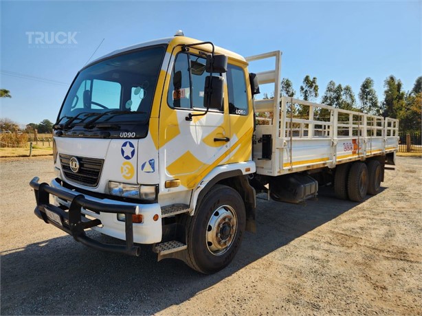 2015 UD UD90 Used Pritschen LKW mit Bordwände zum verkauf