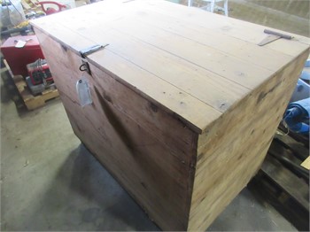 WOODEN BOX STORAGE BOX WITH LID Used Storage Bins - Liquid/Dry upcoming auctions
