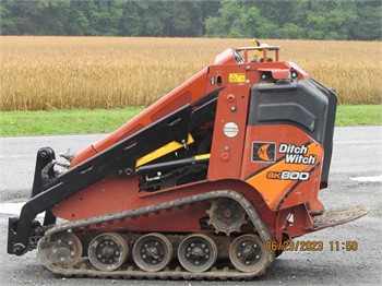 2020 DITCH WITCH SK800 中古 追跡式スキッドステア