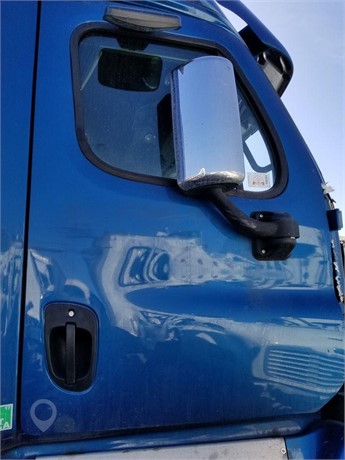 2016 FREIGHTLINER CASCADIA 125 Used Door Truck / Trailer Components for sale