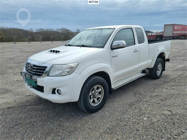 2014 TOYOTA HILUX Used Pickup Trucks for sale