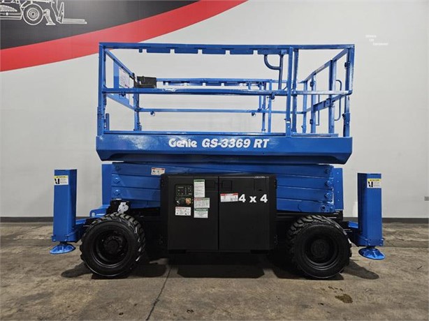 2013 GENIE GS3369RT Used 不整地形シザーリフト for rent