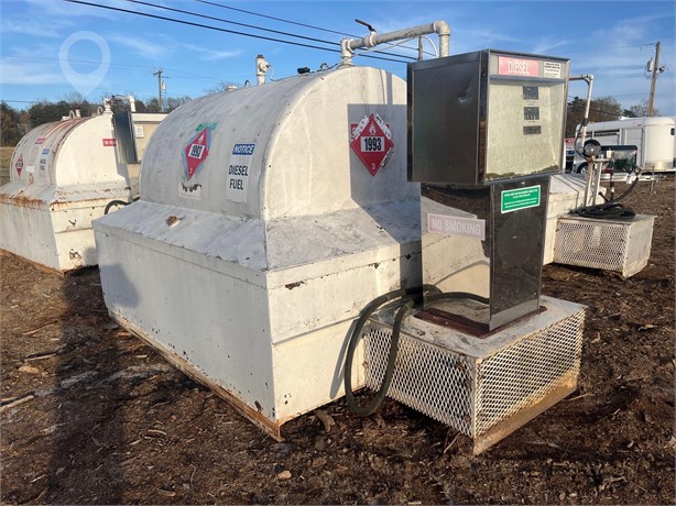 1,000 GAL FUEL TANK WITH PUMP Used Fuel Shop / Warehouse auction results