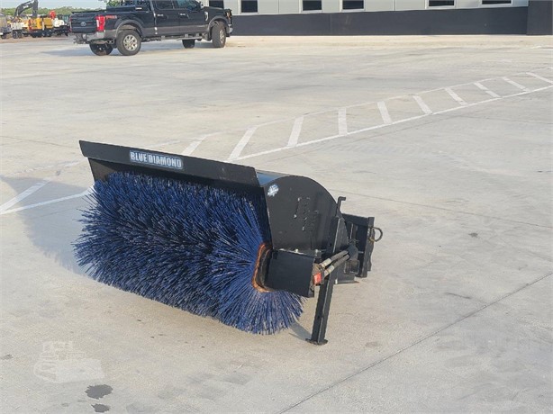 BLUE DIAMOND 48" MINI SKID STEER SWEEPER Used スイーパー for rent