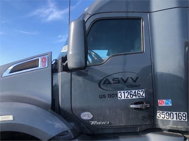 2016 KENWORTH T680 Used Door Truck / Trailer Components for sale