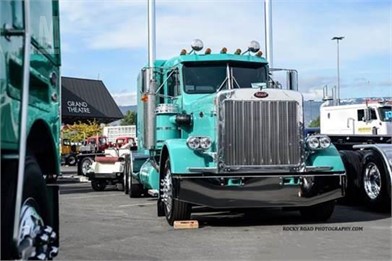 Peterbilt 359 Conventional Trucks W Sleeper For Sale 26