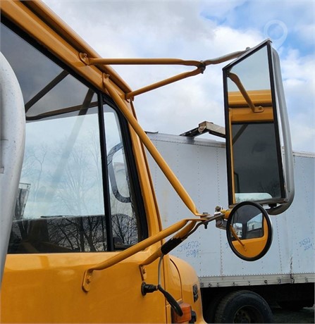 1995 INTERNATIONAL 4900 Used Glass Truck / Trailer Components for sale