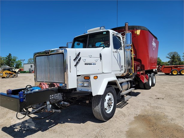 2017 SUPREME INTL 1400T Used Feed/Mixer Wagon for sale