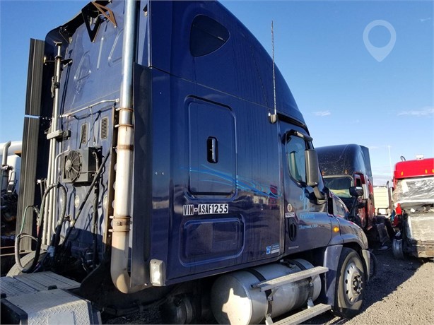 2010 FREIGHTLINER CASCADIA 125 Used Cab Truck / Trailer Components for sale