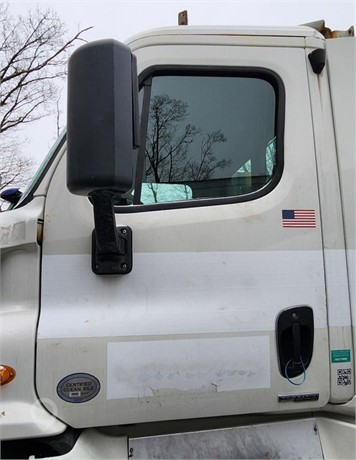 2014 FREIGHTLINER CASCADIA 113 Used Door Truck / Trailer Components for sale