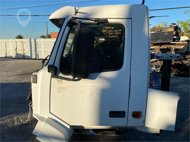 2005 VOLVO VNL Used Cab Truck / Trailer Components for sale