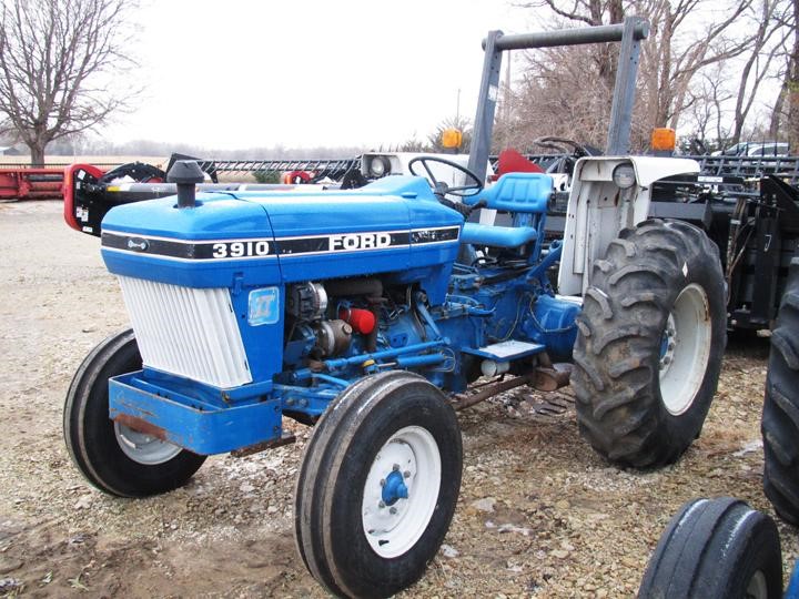 Ford tractor 3910 model #8