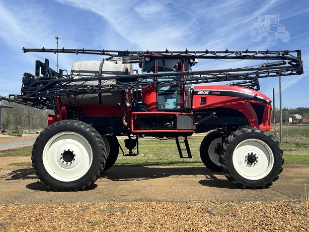 2017 APACHE AS1220 Used Self Propelled Sprayers for sale
