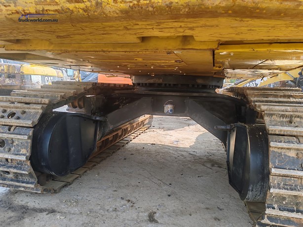 2017 CATERPILLAR 374F Used Crawler Excavators for sale