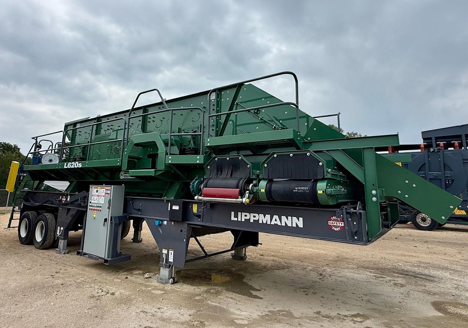 A 2026 Lippmann LS6203 screen parked outdoors.