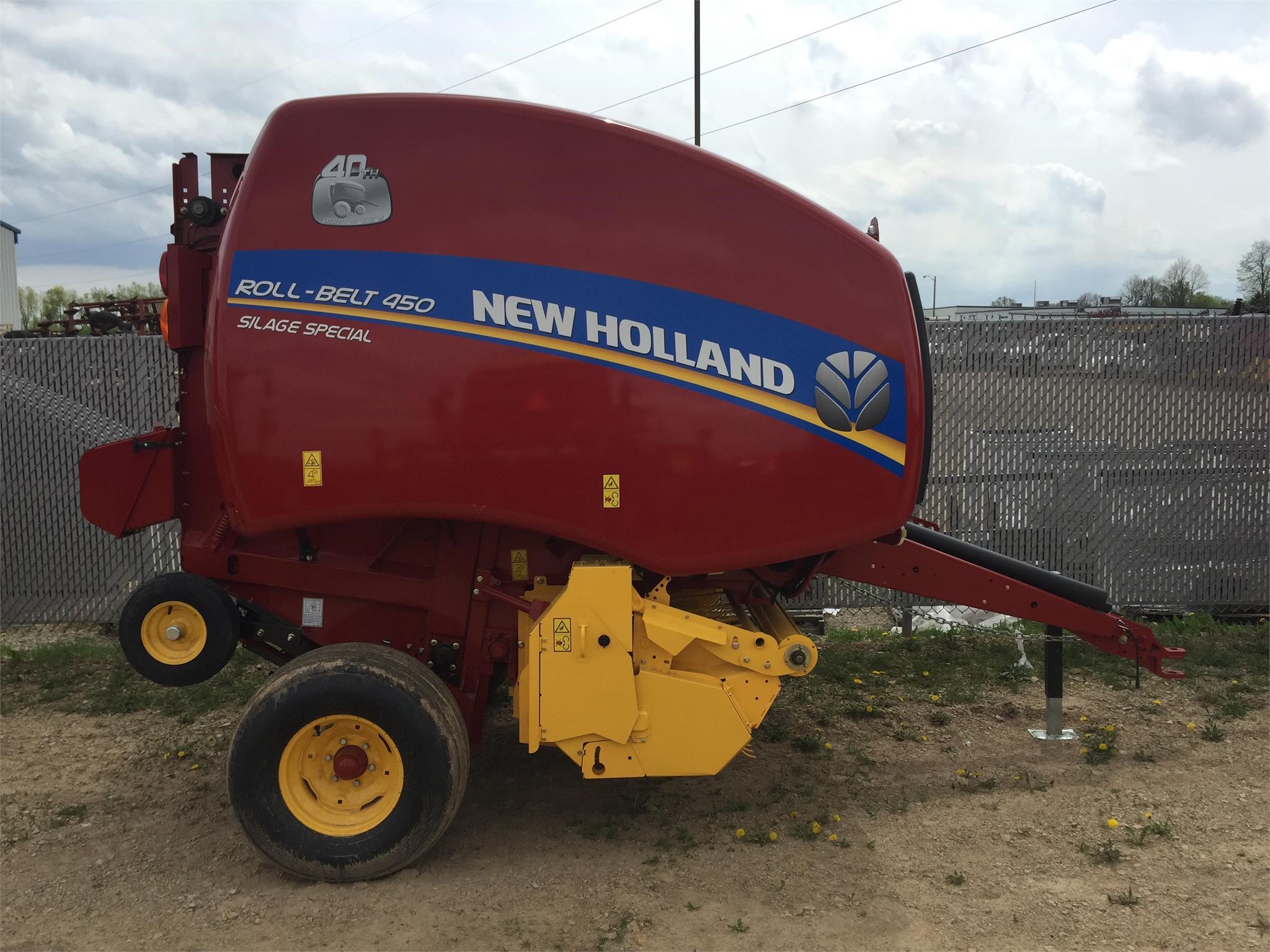 Wisconsin Ag Connection - NEW HOLLAND ROLL-BELT 450 Round Balers for sale