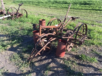 MINNEAPOLIS MOLINE 2 ROW HORSE DRAWN PLANTER Used Horse Drawn Equipment for sale