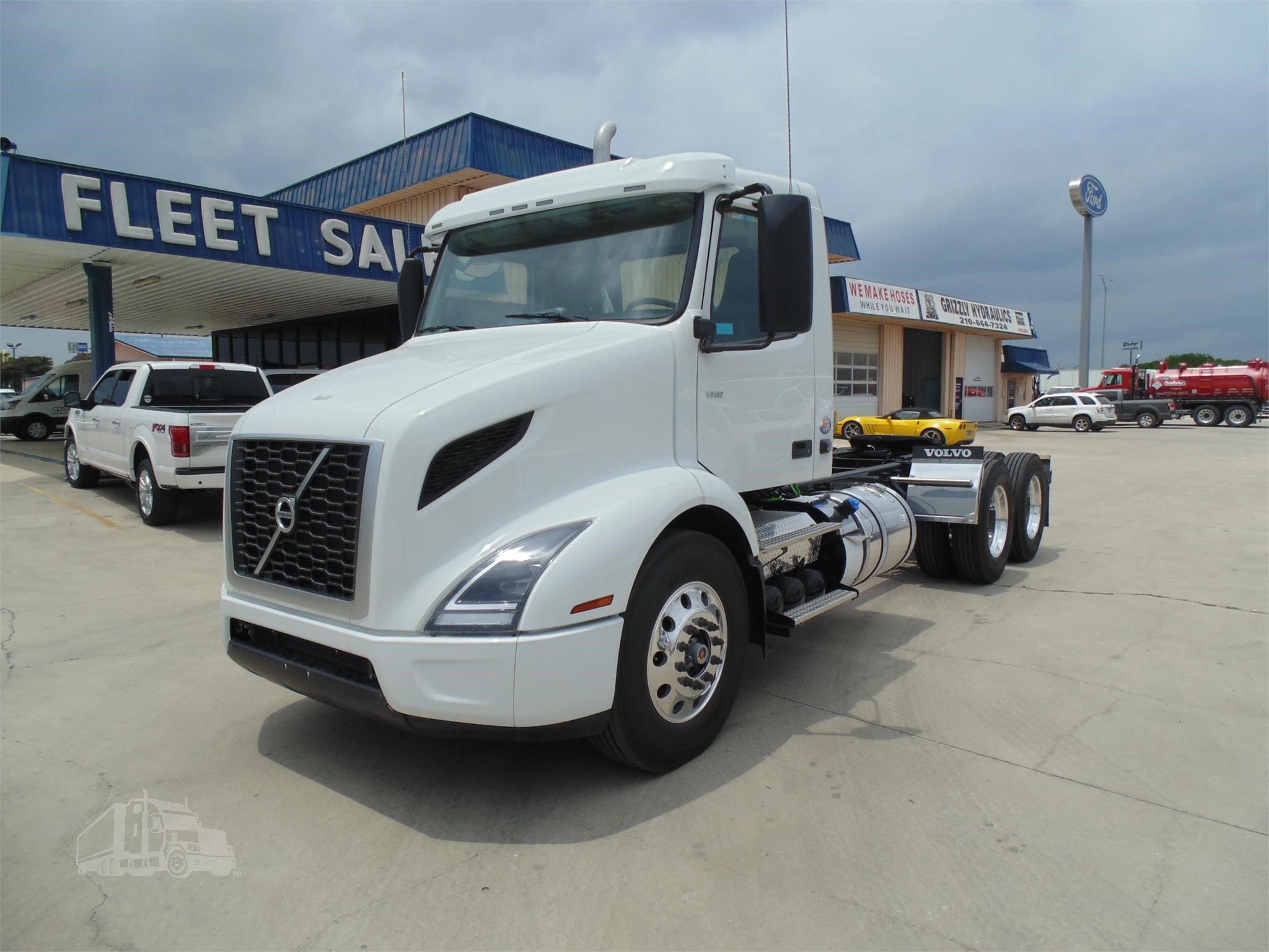 2019 VOLVO VNR64T300 For Sale In San Antonio, Texas | TruckPaper.com