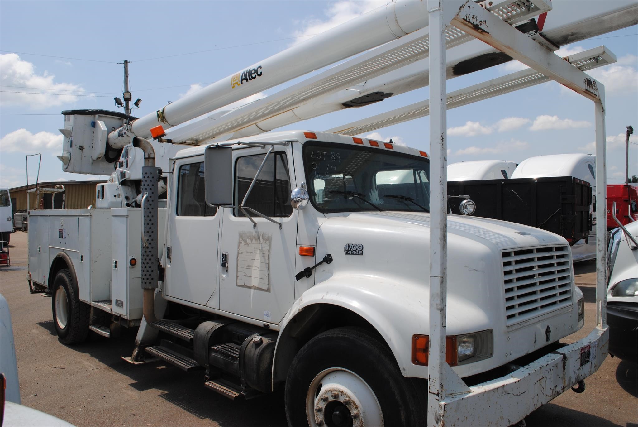 2001 Altec Aa755l Mounted On 2001 International 4700