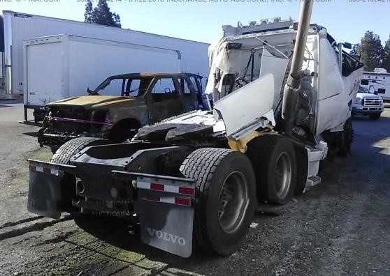 VOLVO VNL Salvaged Other for sale