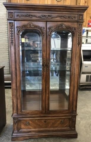Broyhill Lighted Curio Cabinet With Beveled Glass Live And