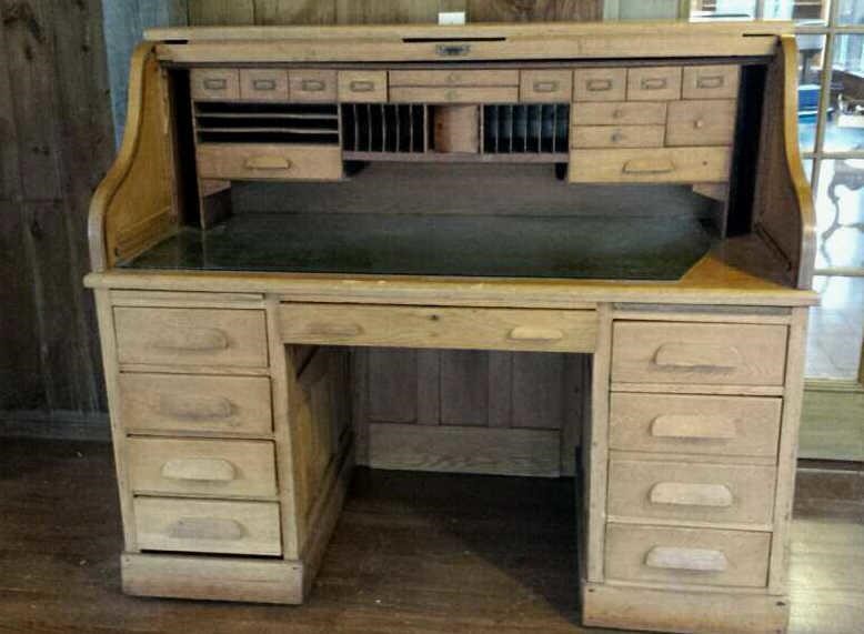 Oak Roll Top Desk With Many Cubby Holes Drawers Harmeyer