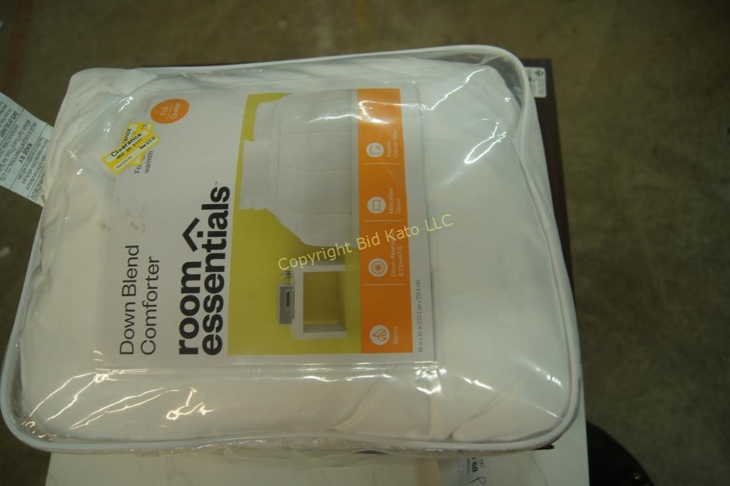 Room Essentials Down Blend Comforter Bid Kato