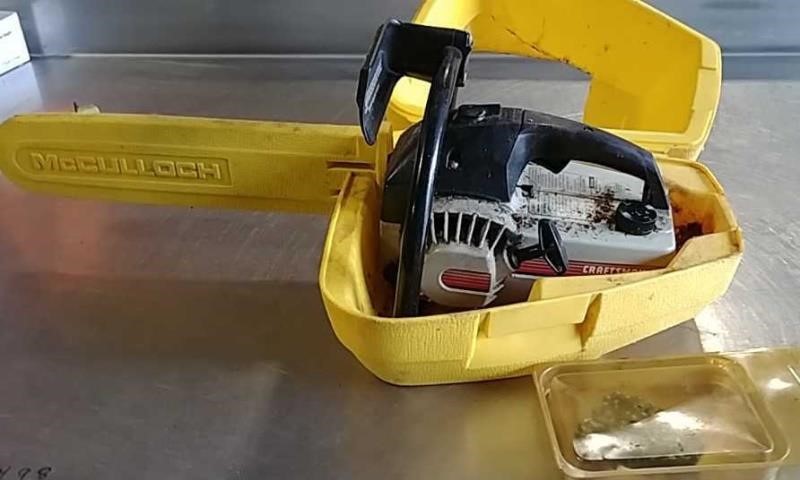 18 Craftsman Chainsaw And Case W Yoder Auction Llc