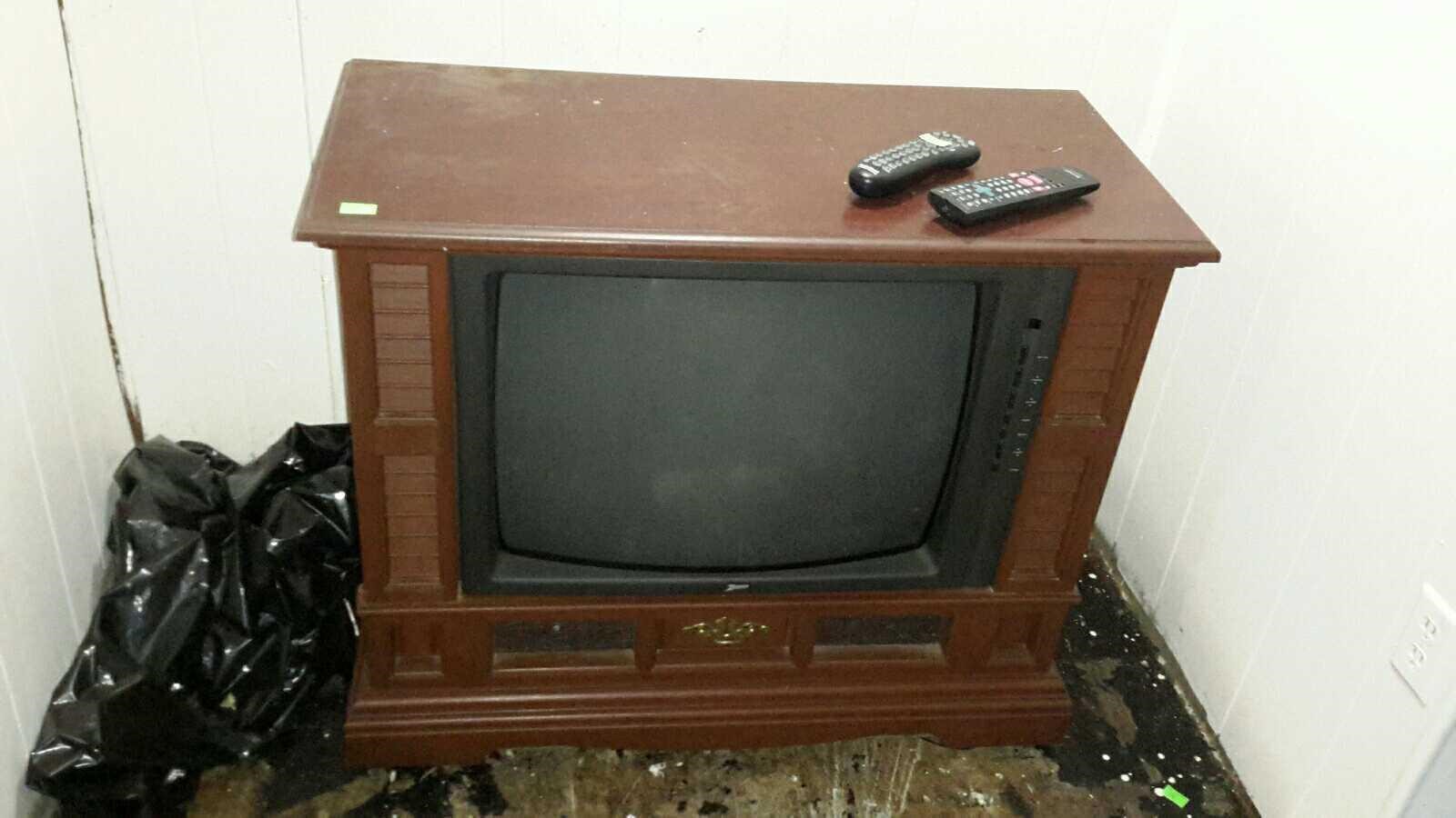 Older Zenith Floor Model Tv 25 Inch Hash Auctions