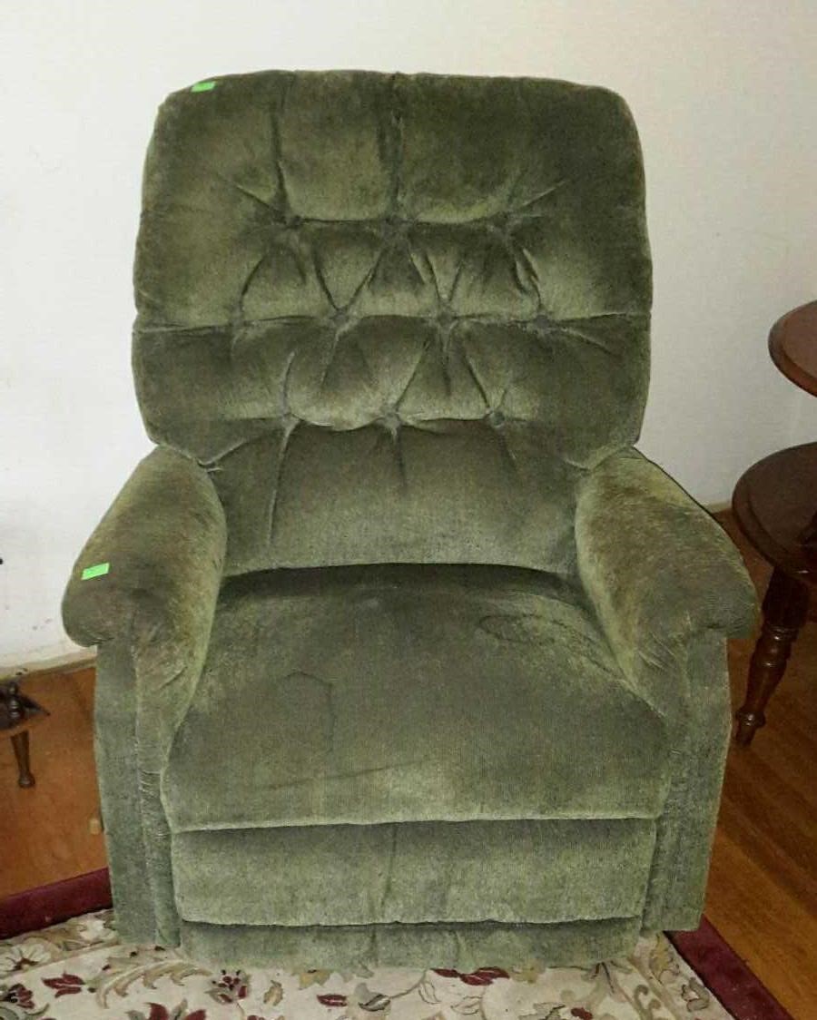 Green La Z Boy Recliner Does Have Stain On Seat Hash Auctions