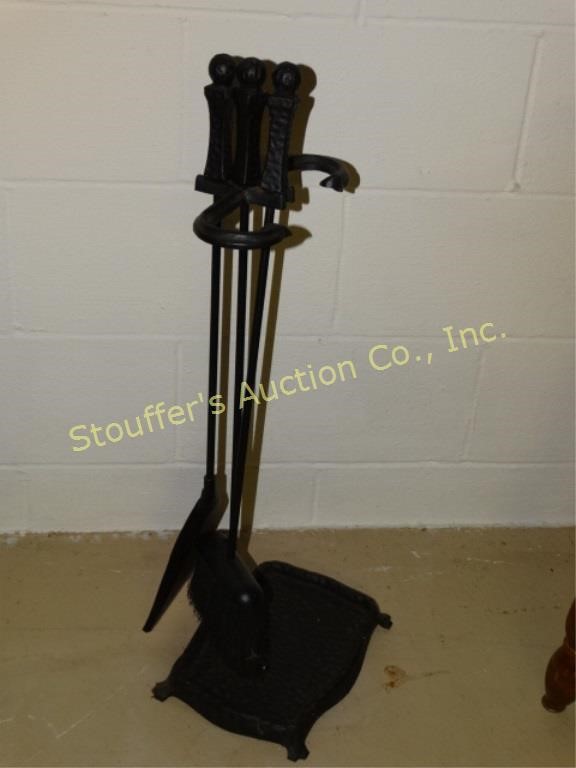 Cast Iron Fireplace Tool Holder W Shovel Stouffer S Auction Co Inc