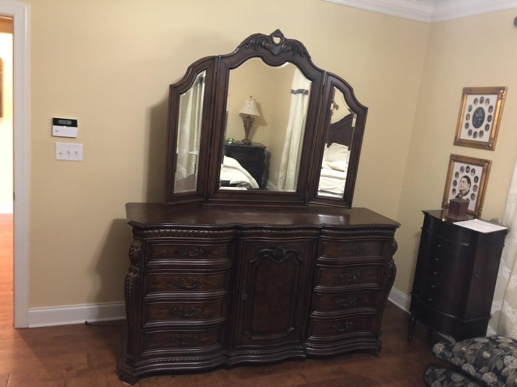 Hooker Carved Triple Mahogany Dresser W Mirror Jd S Auctions